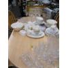 Image 4 : OVAL DINING TABLE W/4 ARROWBACK CHAIRS
