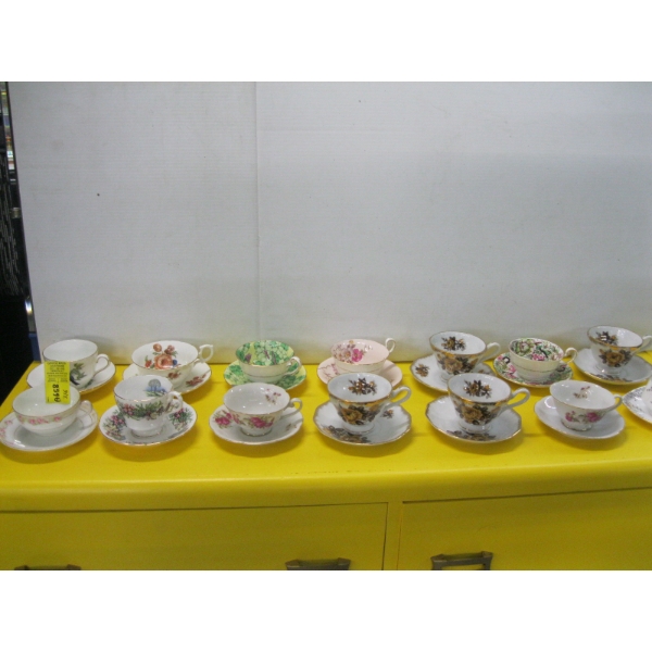 14 TEACUPS/SAUCERS