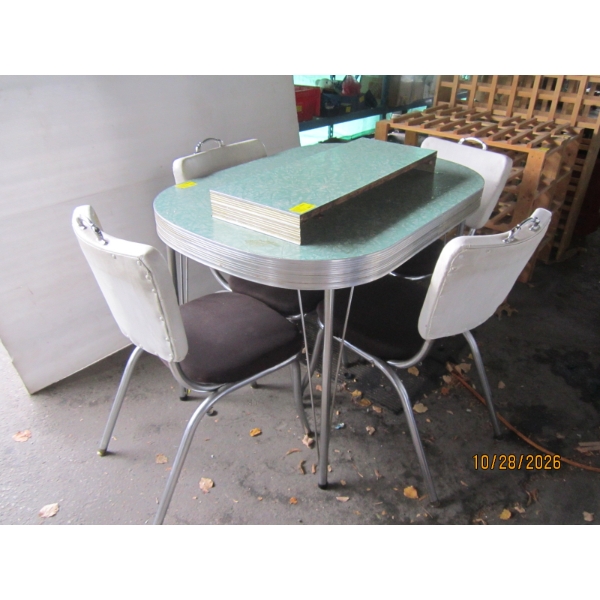 1950s DINETTE TABLE W/4 CHAIRS