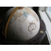 Image 2 : GLOBE ON STAND