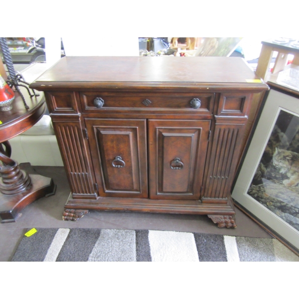 BROYHILL SINGLE DOOR 2 DRAWER SERVING SIDEBOARD CABINET