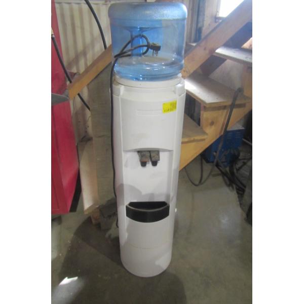 WATER DISPENSER