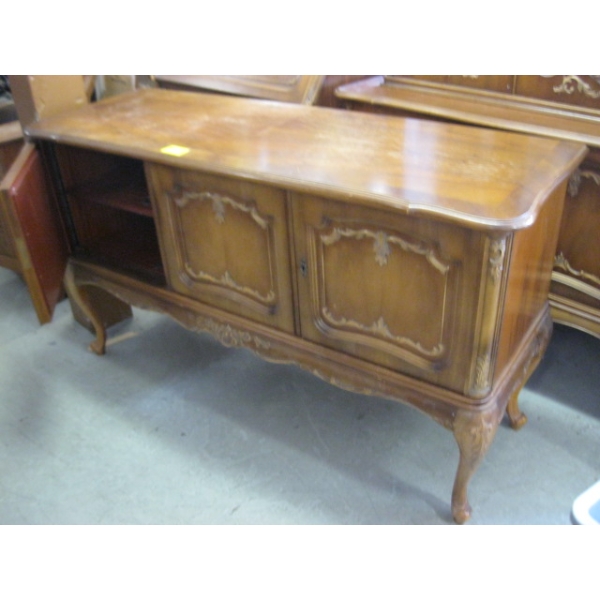 2 DOOR SIDEBOARD - KEYS IN SIDE DRAWER
