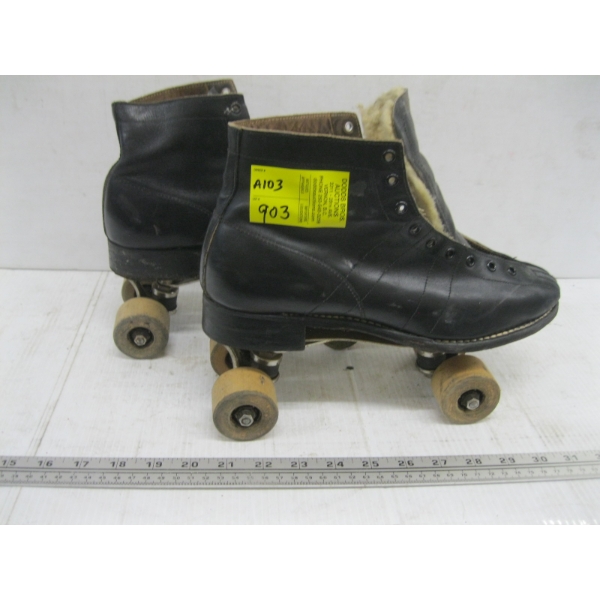 PAIR OF VINTAGE ROLLER SKATES, SZ?