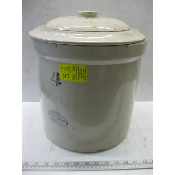 4 GALLON MEDALTA CROCK W/LID