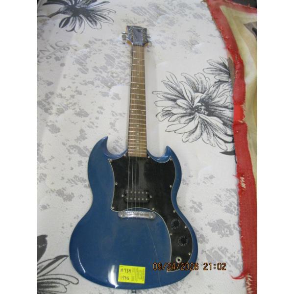 MAESTRO ELECTRIC GUITAR - 1 STRING BROKEN