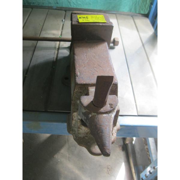 UNIQUE BENCH VISE W/ANVIL BACK