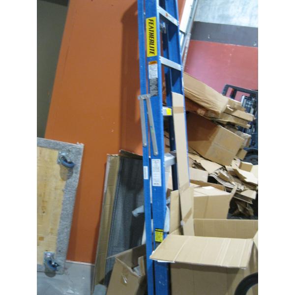 8' ALUMINUM & FIBREGLASS STEPLADDER