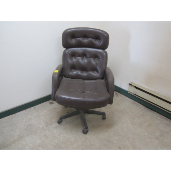 BROWN LEATHER EXECUTIVE CHAIR