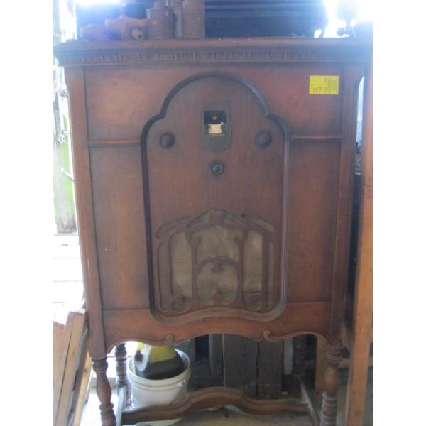 WOOD CASED FADA CABINET RADIO
