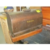 Image 2 : WOOD CASED SINGER SEWING MACHINE