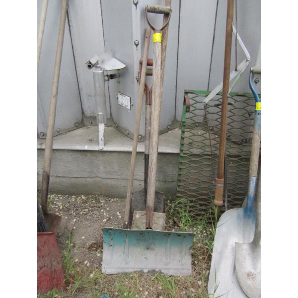 BUNDLE OF ASST. GARDEN TOOLS