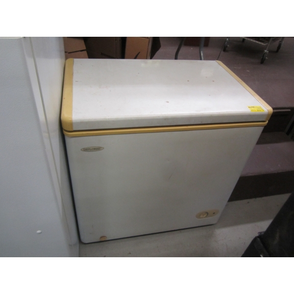 SMALL DIPLOMAT FREEZER