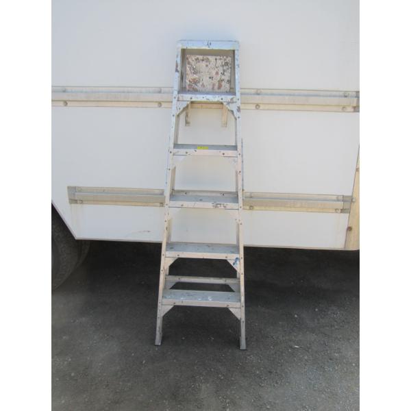 6' FOLDING STEPLADDER