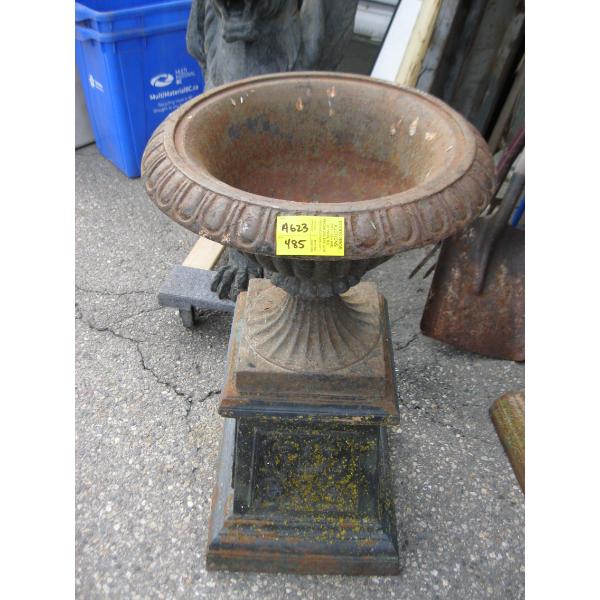 CAST IRON PLANTER
