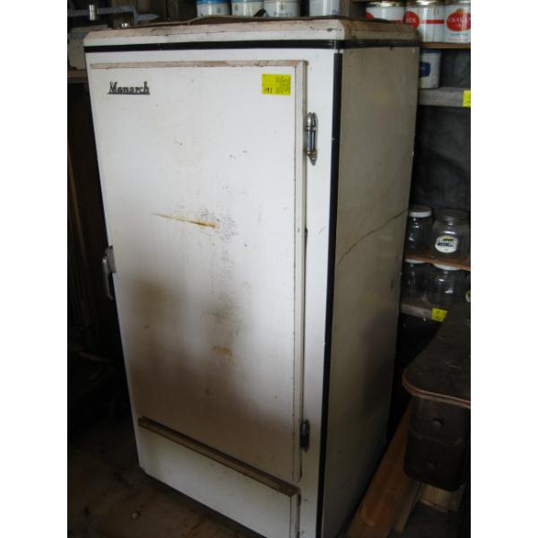 VINTAGE MONARCH FRIDGE