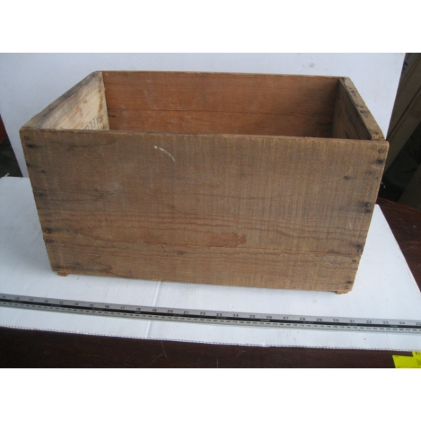 CANADIAN APPLES WOODEN PACKING BOX