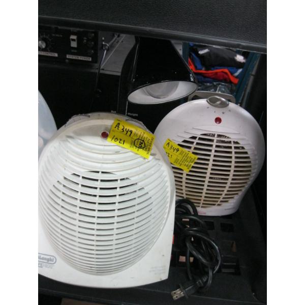2 ELECTRIC HEATERS & A LIGHT
