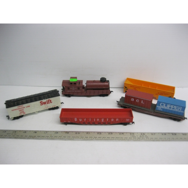 5 HO SCALE TRAIN CARS