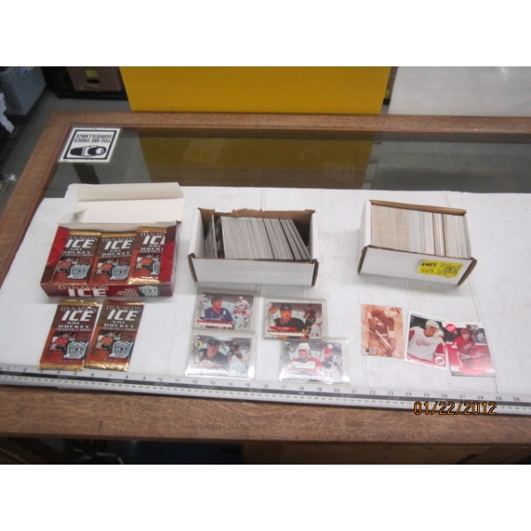 BASEBALL & HOCKEY CARDS
