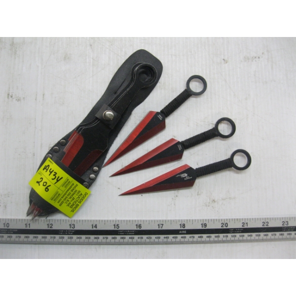 SET OF THROWING KNIVES