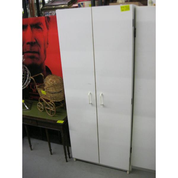 WHITE 2 DOOR CABINET