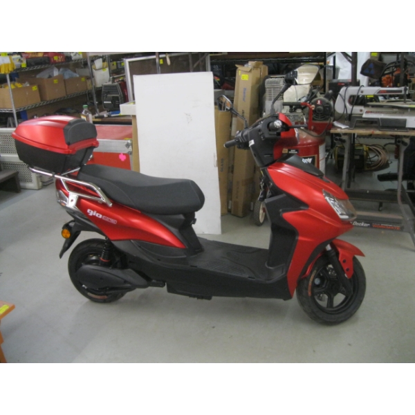 NEW 2025 GEO PHOENIX ELECTRIC MOPED STYLE SCOOTER, RETAIL VALUE $3,999 CDN
