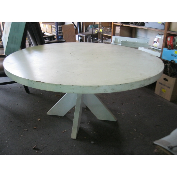 LG. ROUND SINGLE PEDESTAL TABLE