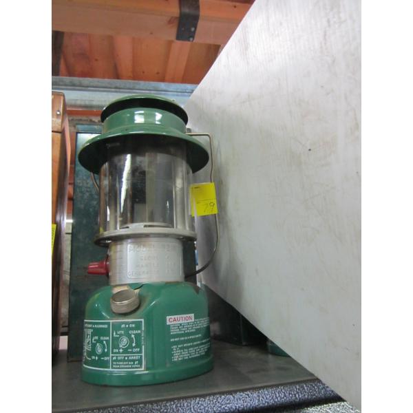 COLEMAN MODEL 321B GAS LANTERN W/METAL BOX