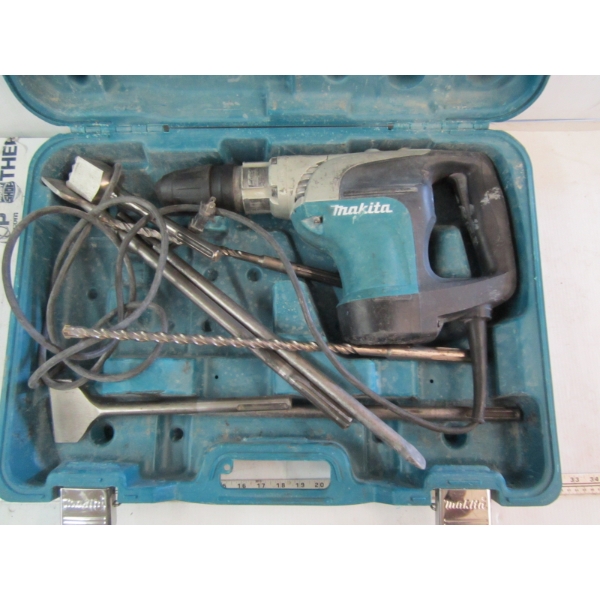 LG. MAKITA HAMMER DRILL W/EXTRA BITS, IN CASE