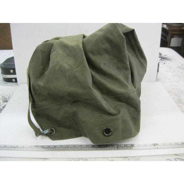 GREEN ARMY BAG W/CANVASS BLOW UP AIR MATTRESS