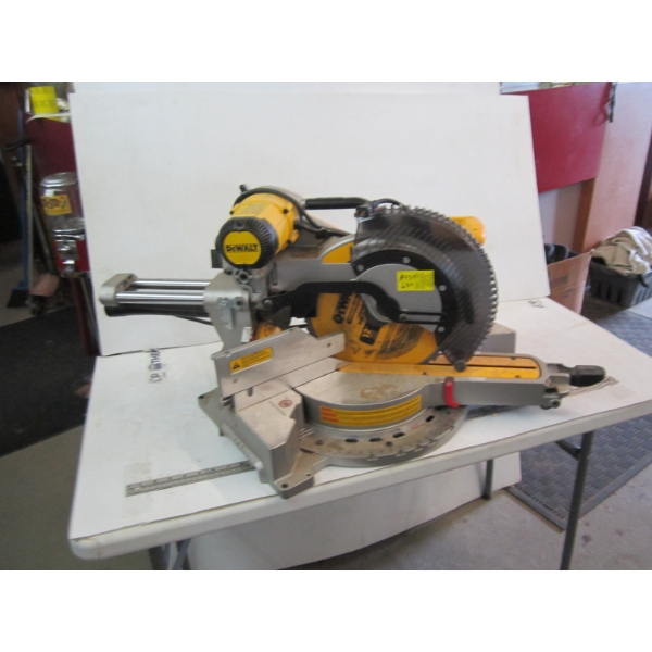 DEWALT 12" SLIDING COMPOUND MITER SAW
