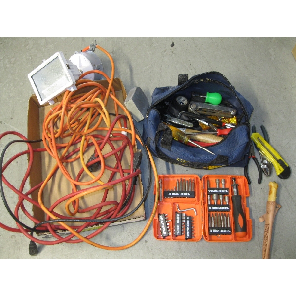 MOTION SENSOR LIGHT & BAG W/ASST. TOOLS