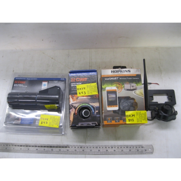 2 BRAKE CONTROLLERS & WIRELESS TRAILER CONNECTOR