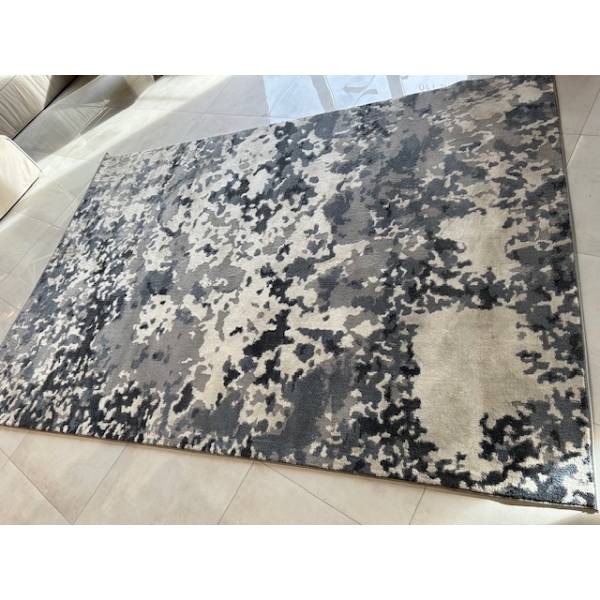 AREA CARPET, APPROX. 6'7"X9'8"