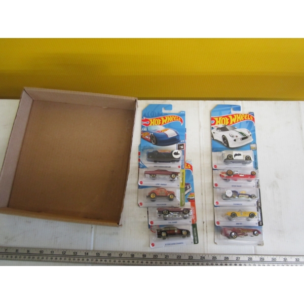 10 HOT WHEELS CARS