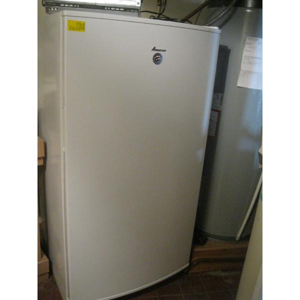 AMANA UPRIGHT FREEZER