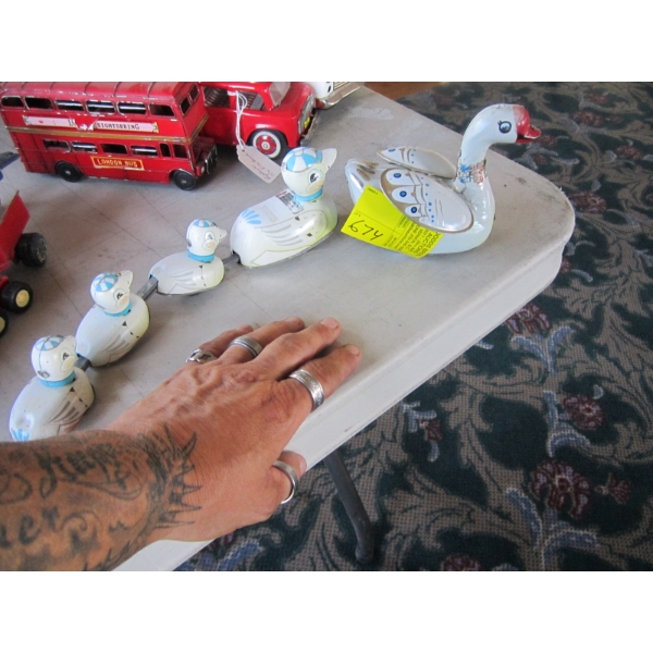 METAL DUCK FIGURINES