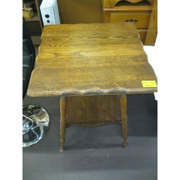 SCALLOPED EDGE 2 TIER OCCASIONAL TABLE