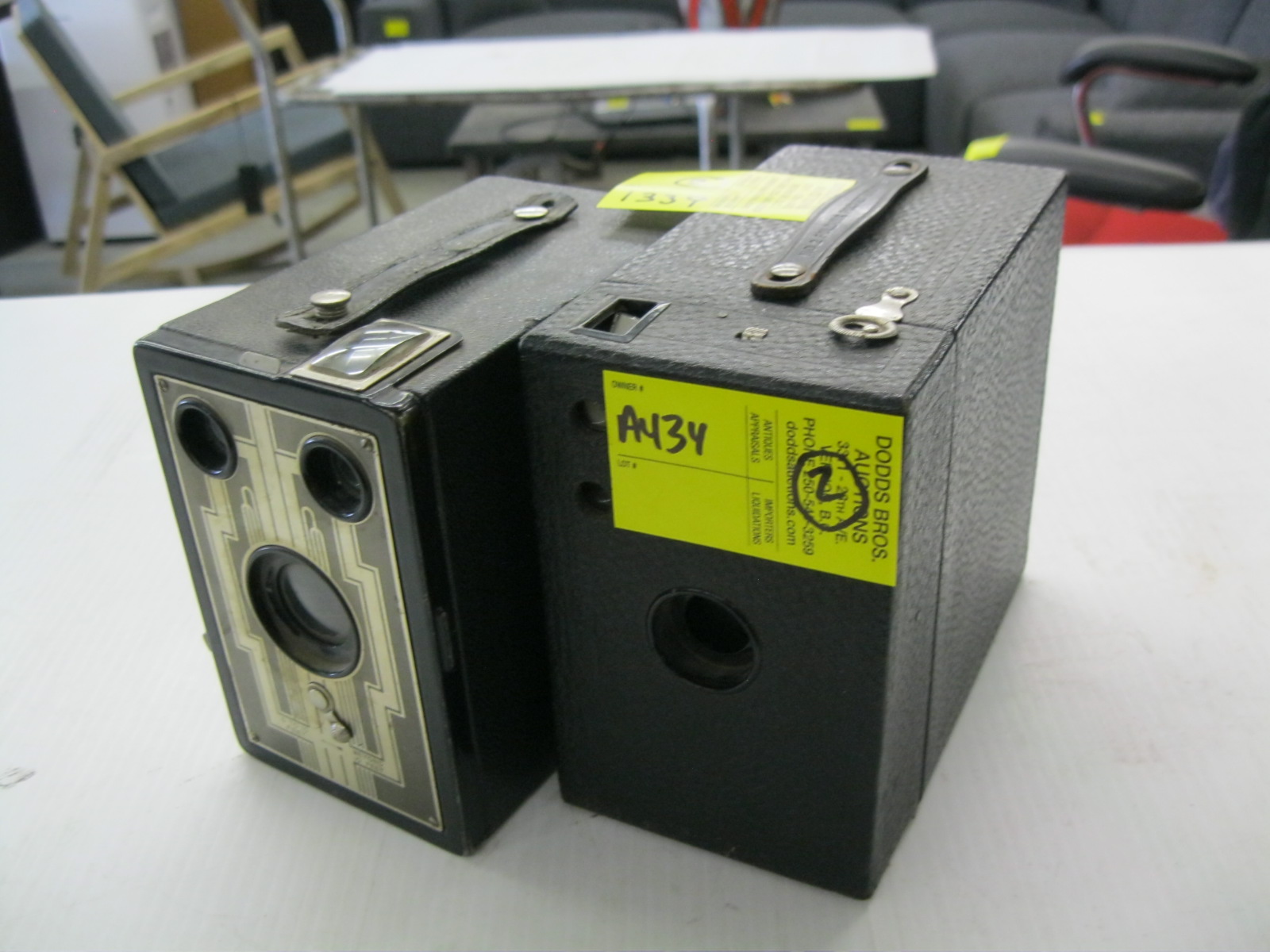 411 Camera Box 2 BOX CAMERAS - Dodds Auction