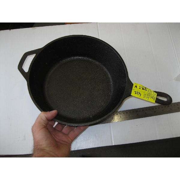 CAST IRON POT