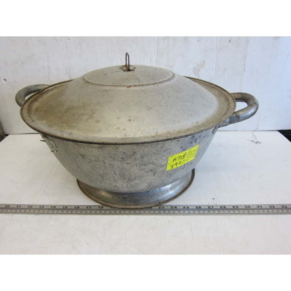 LG. METAL BOWL W/LID