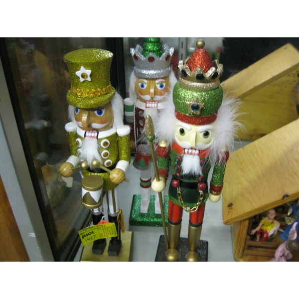 3 SPARKLY NUTCRACKERS