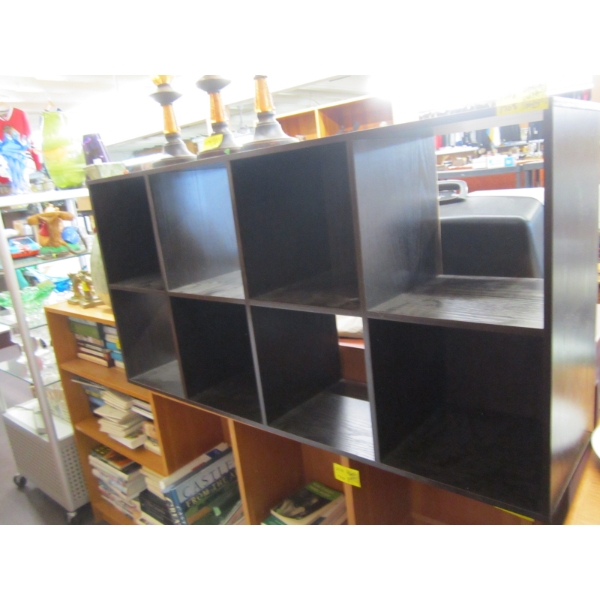 CUBBYHOLE SHELF UNIT