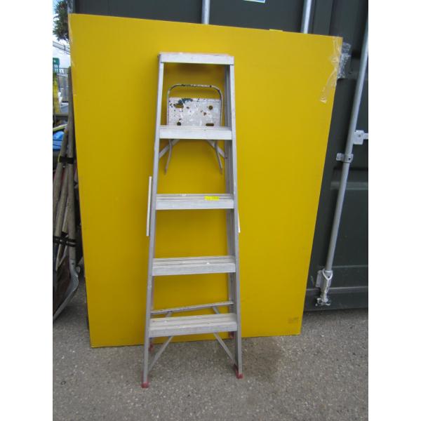 5' ALUMINUM STEPLADDER