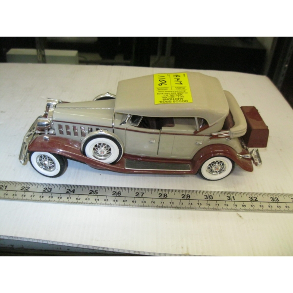 1931 CADILLAC DIECAST CAR