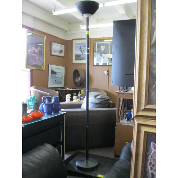 BLACK FLOOR LAMP