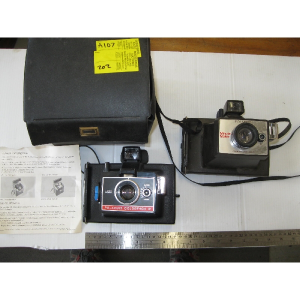 POLAROID LAND CAMERA W/CASE