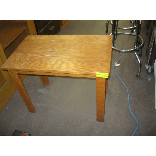 SM. OAK END TABLE