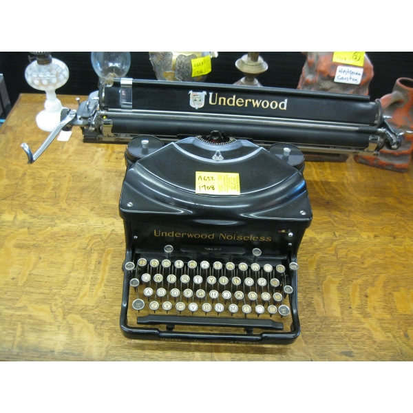 UNDERWOOD MANUAL TYPEWRITER
